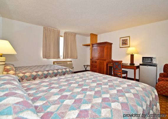Econo Lodge Inn & Suites Мадрас Номер фото
