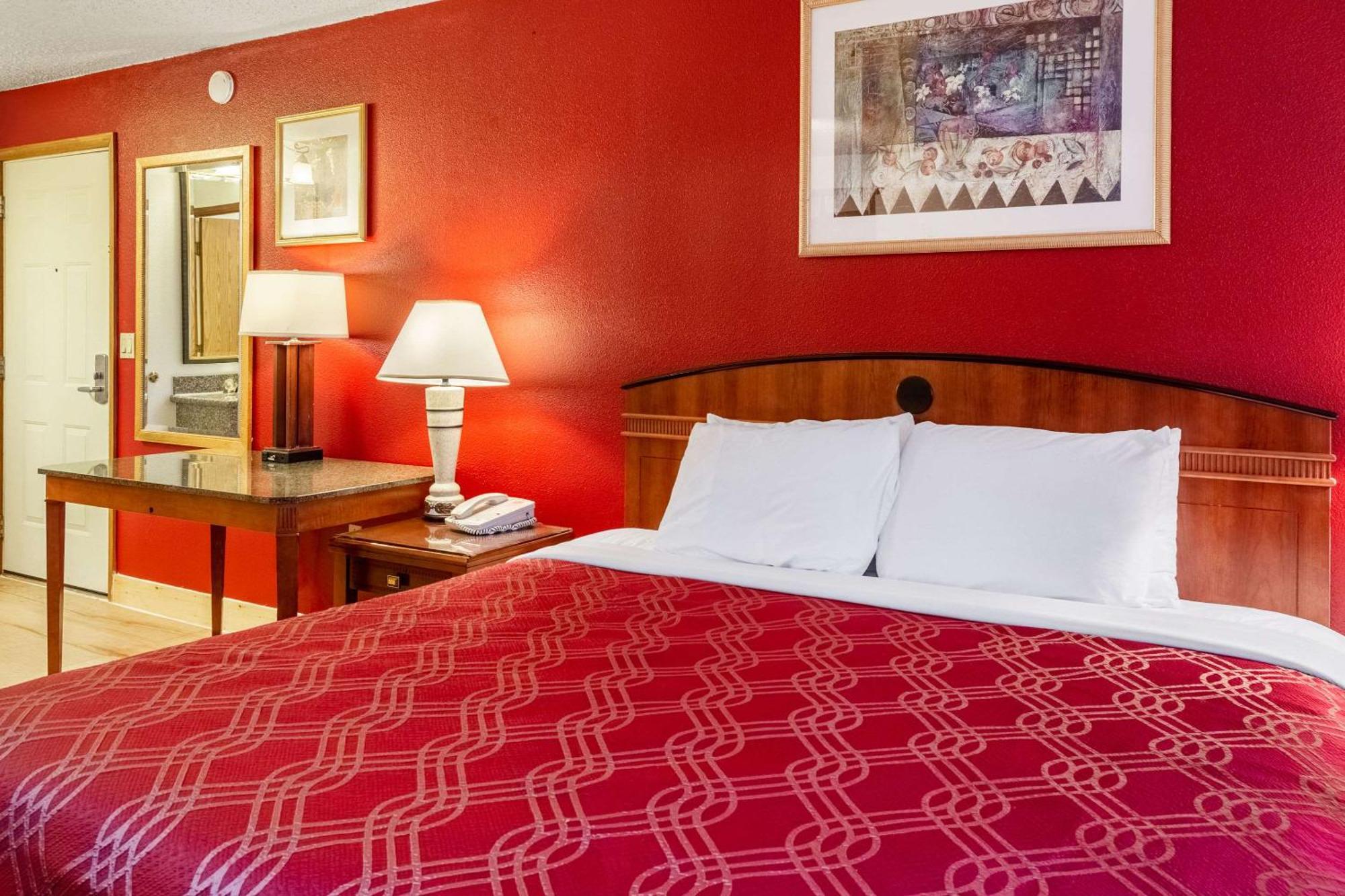 Econo Lodge Inn & Suites Мадрас Екстер'єр фото