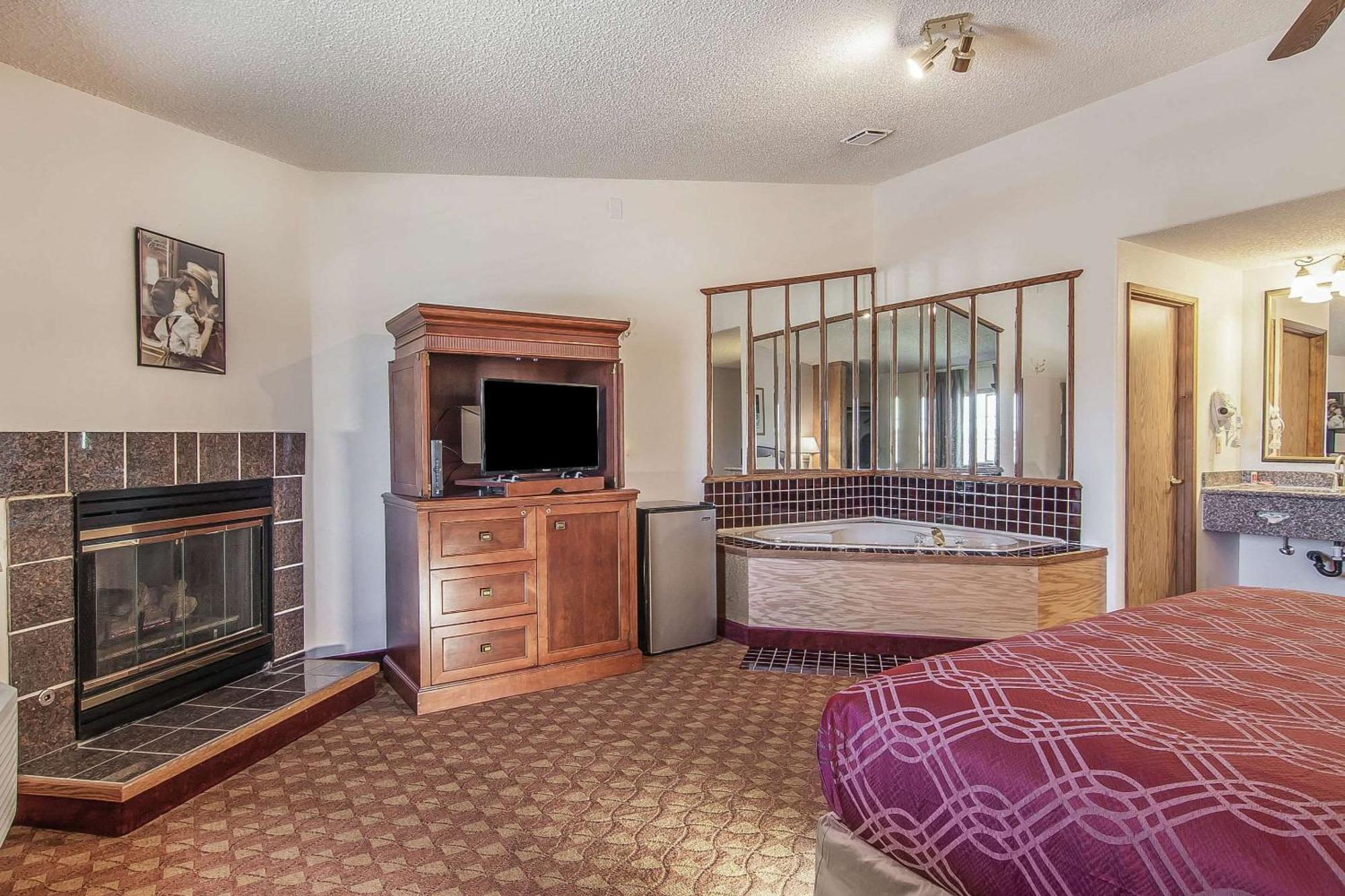 Econo Lodge Inn & Suites Мадрас Екстер'єр фото