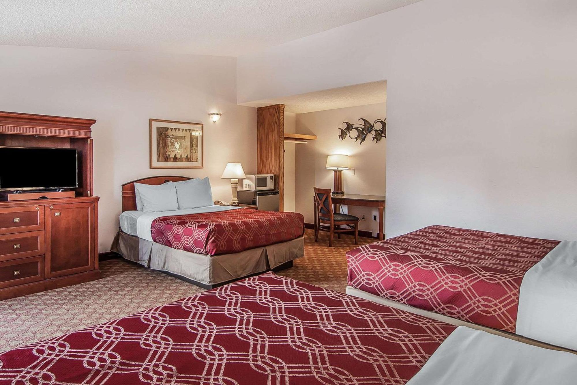 Econo Lodge Inn & Suites Мадрас Екстер'єр фото