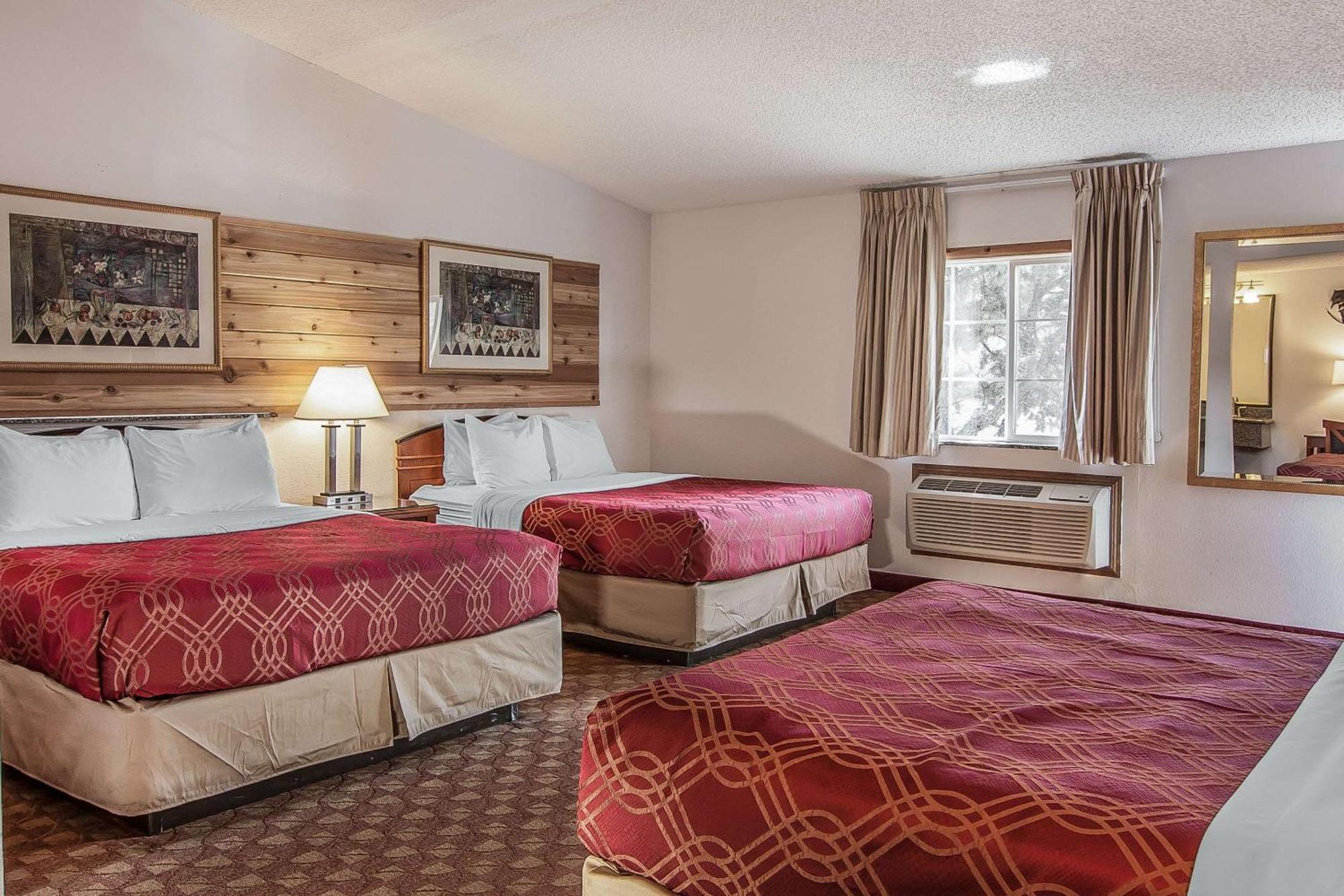 Econo Lodge Inn & Suites Мадрас Екстер'єр фото