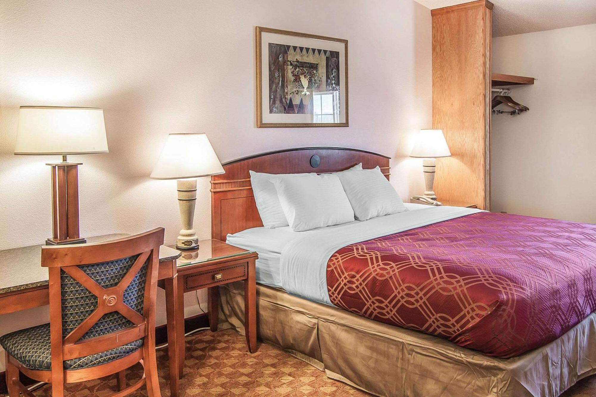 Econo Lodge Inn & Suites Мадрас Екстер'єр фото