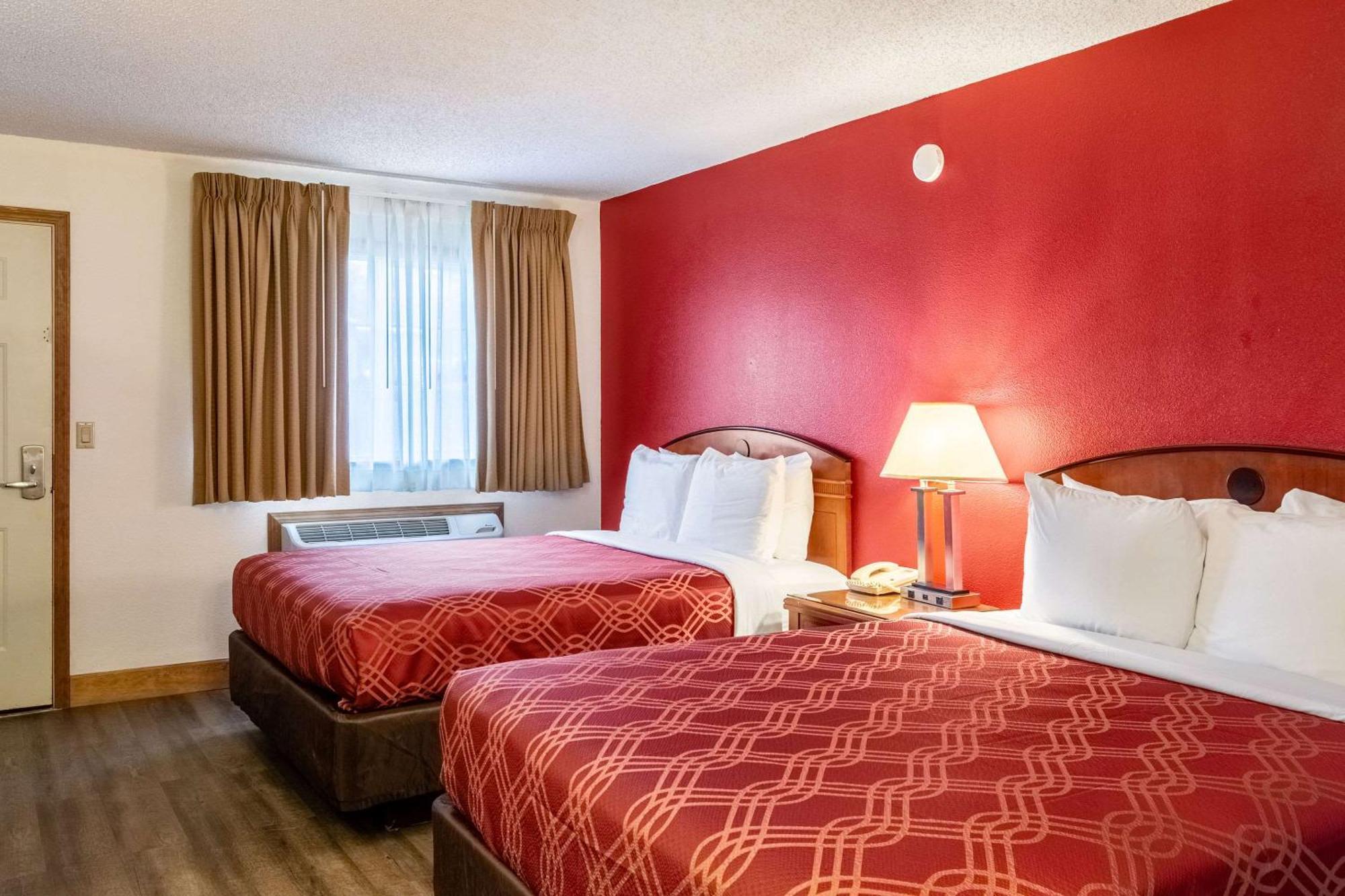Econo Lodge Inn & Suites Мадрас Екстер'єр фото