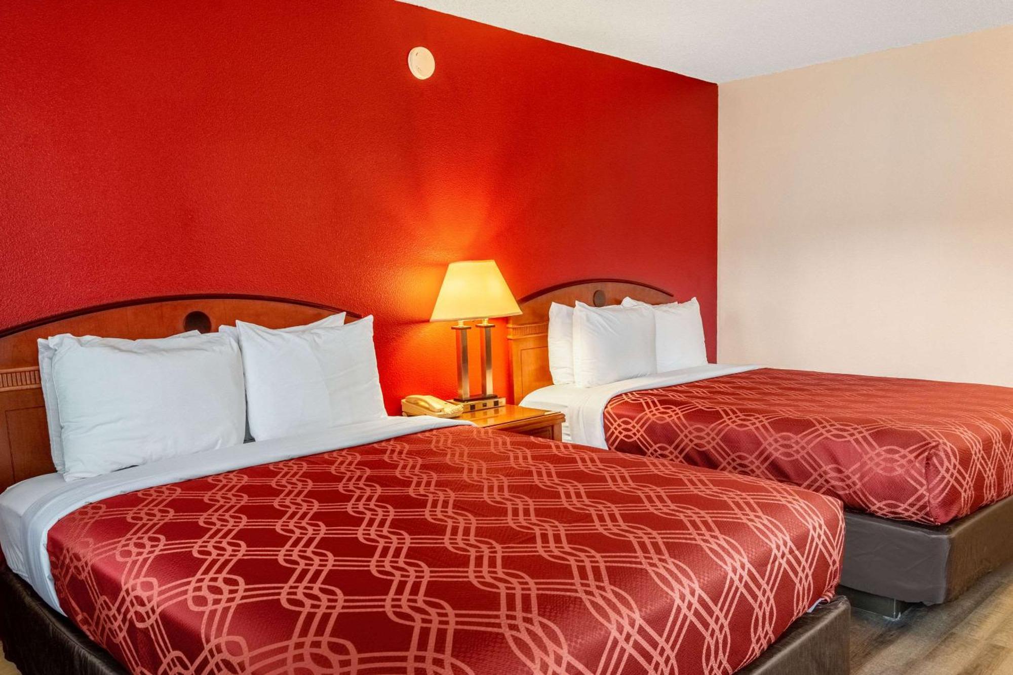 Econo Lodge Inn & Suites Мадрас Екстер'єр фото