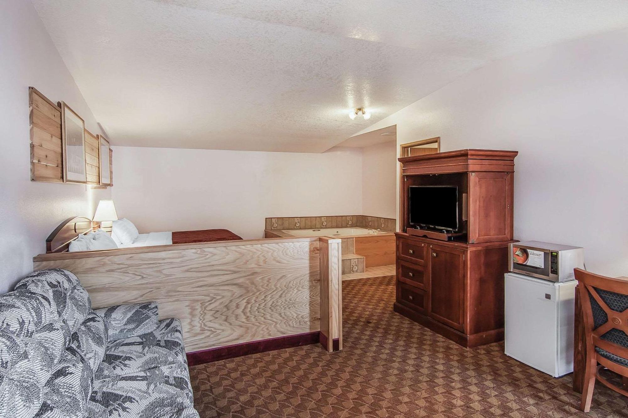 Econo Lodge Inn & Suites Мадрас Екстер'єр фото