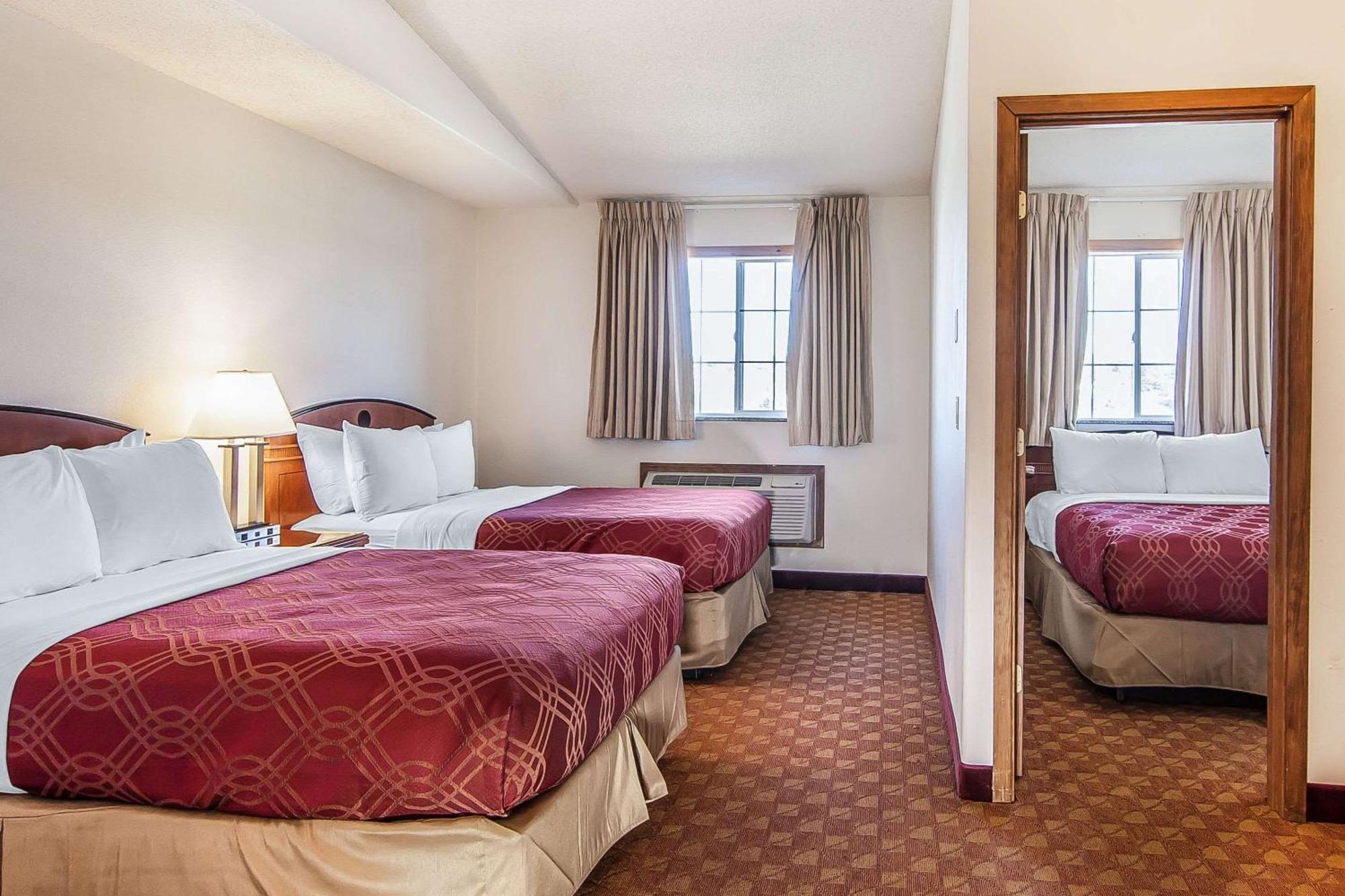 Econo Lodge Inn & Suites Мадрас Екстер'єр фото