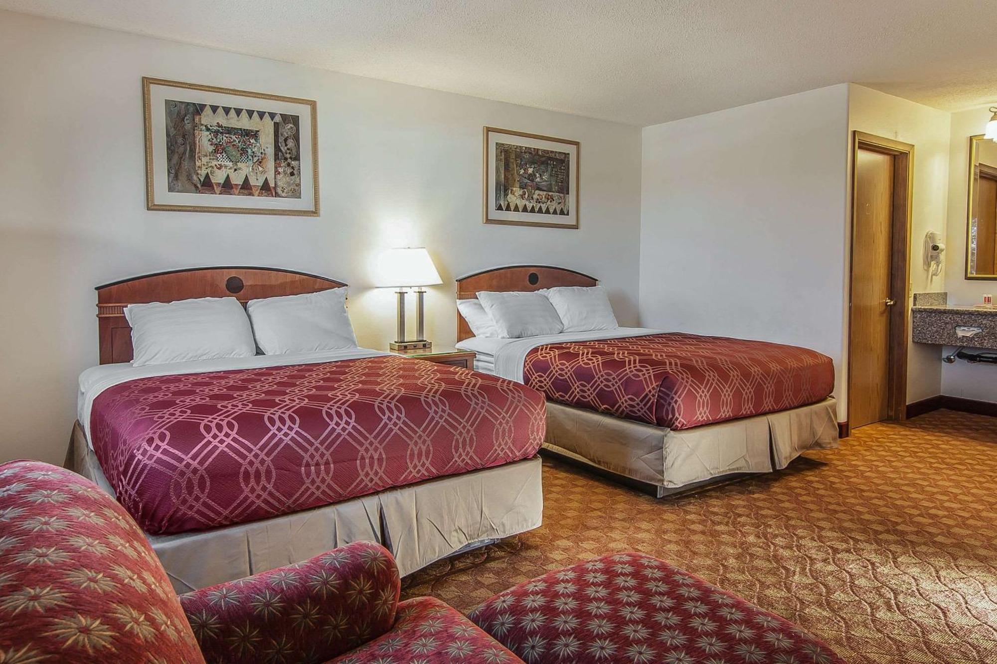 Econo Lodge Inn & Suites Мадрас Екстер'єр фото
