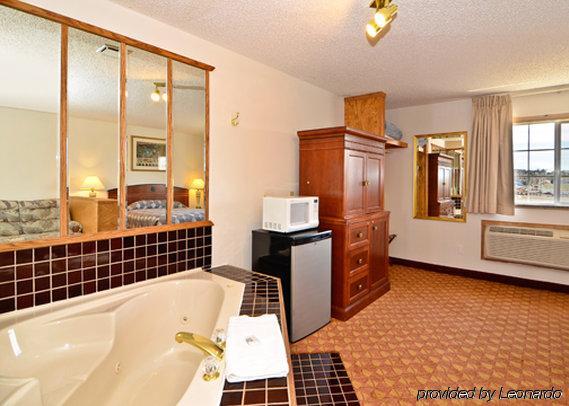 Econo Lodge Inn & Suites Мадрас Номер фото