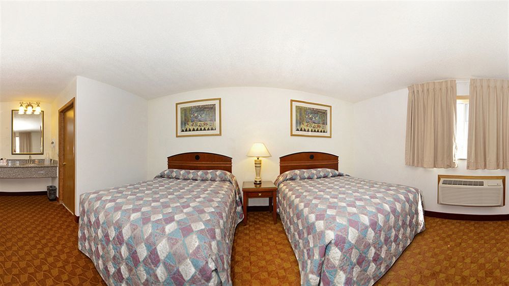 Econo Lodge Inn & Suites Мадрас Екстер'єр фото